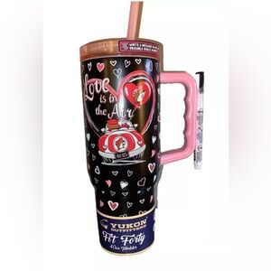 NEW 2025 Buc-ee's Valentines Day
"Love Is In The Air" 40 oz Yukon Tumbler